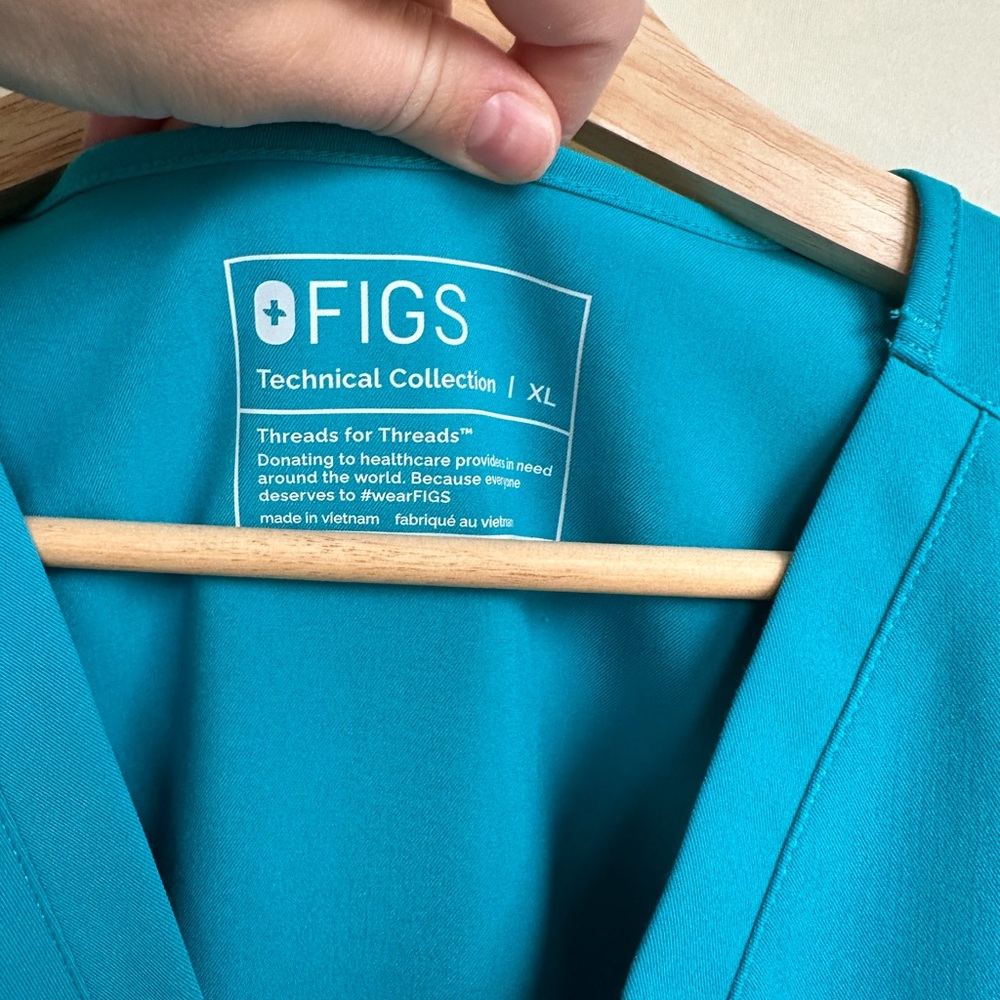 Figs Catarina One Pocket Scrub Top in Teal, size XL - Picture 5 of 5